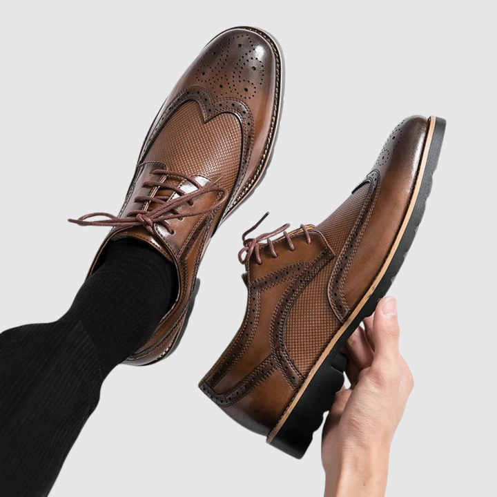 Viktor – Chaussures classiques pour hommes avec des détails en forme de broches