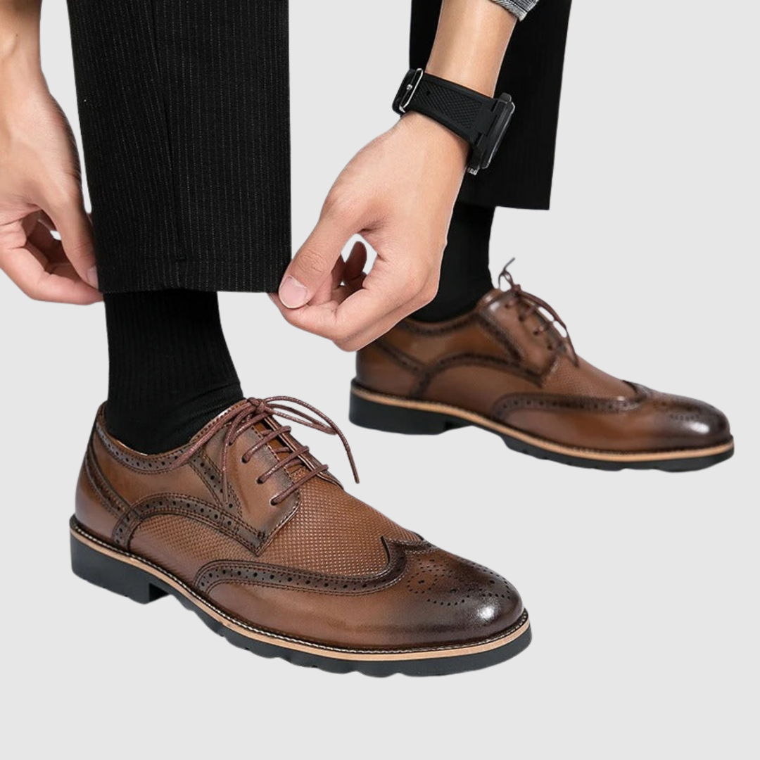 Viktor – Chaussures classiques pour hommes avec des détails en forme de broches