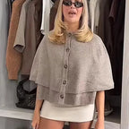 Gabrielle - Gilet En Maille Avec Cape, À La Fois Élégant Et Stylé