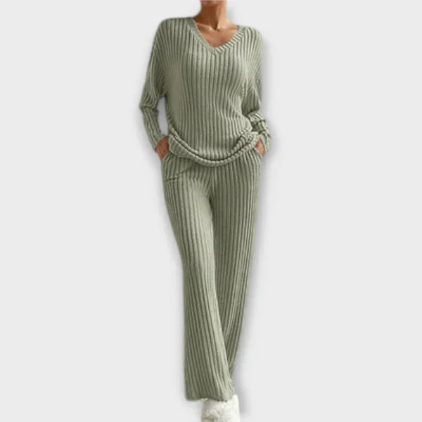 Daisy - Ensemble Lounge Canal