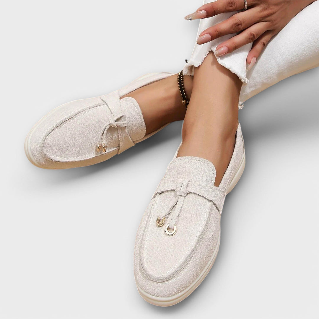 Mocassins Féminins Beiges avec Cordons Décoratifs
