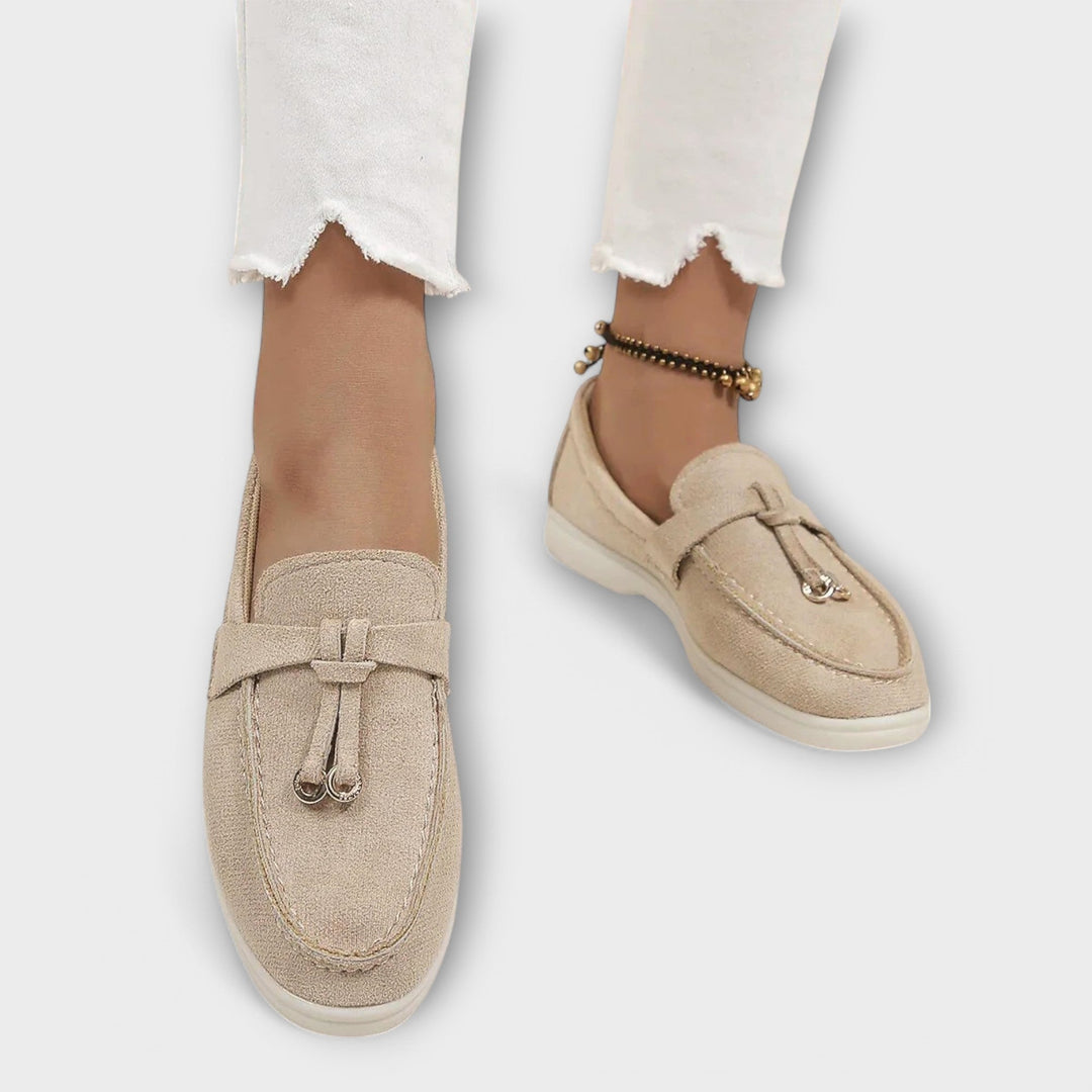 Mocassins Féminins Beiges avec Cordons Décoratifs