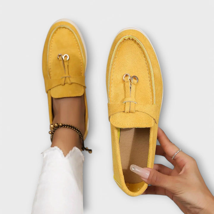 Mocassins Féminins Beiges avec Cordons Décoratifs
