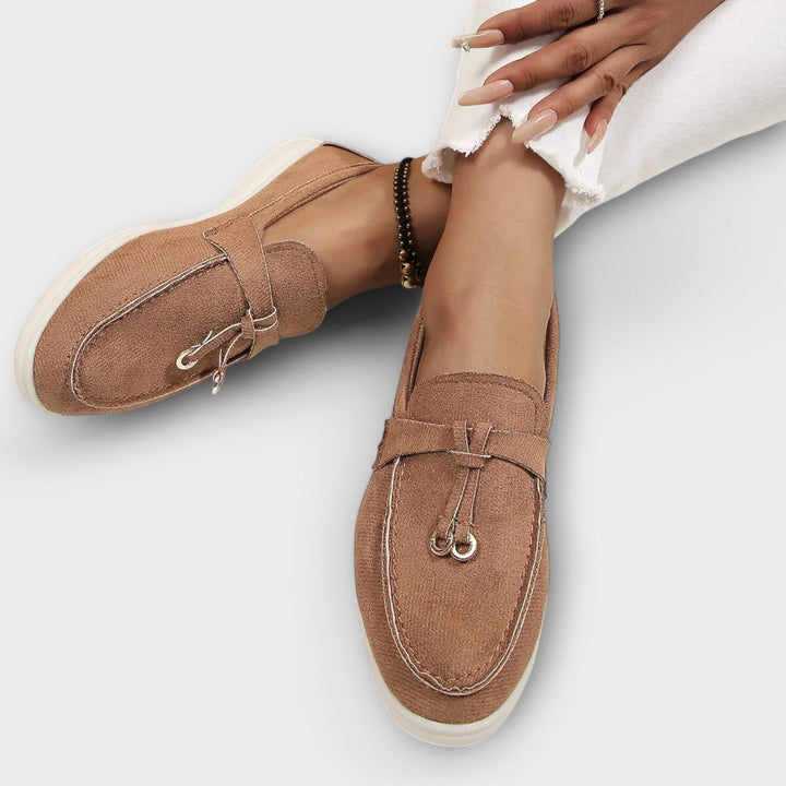 Mocassins Féminins Beiges avec Cordons Décoratifs